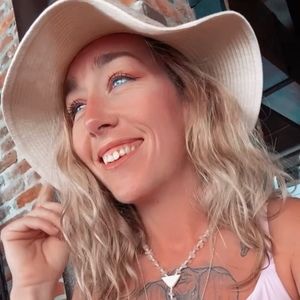 Meet your Posher, Caitlyn